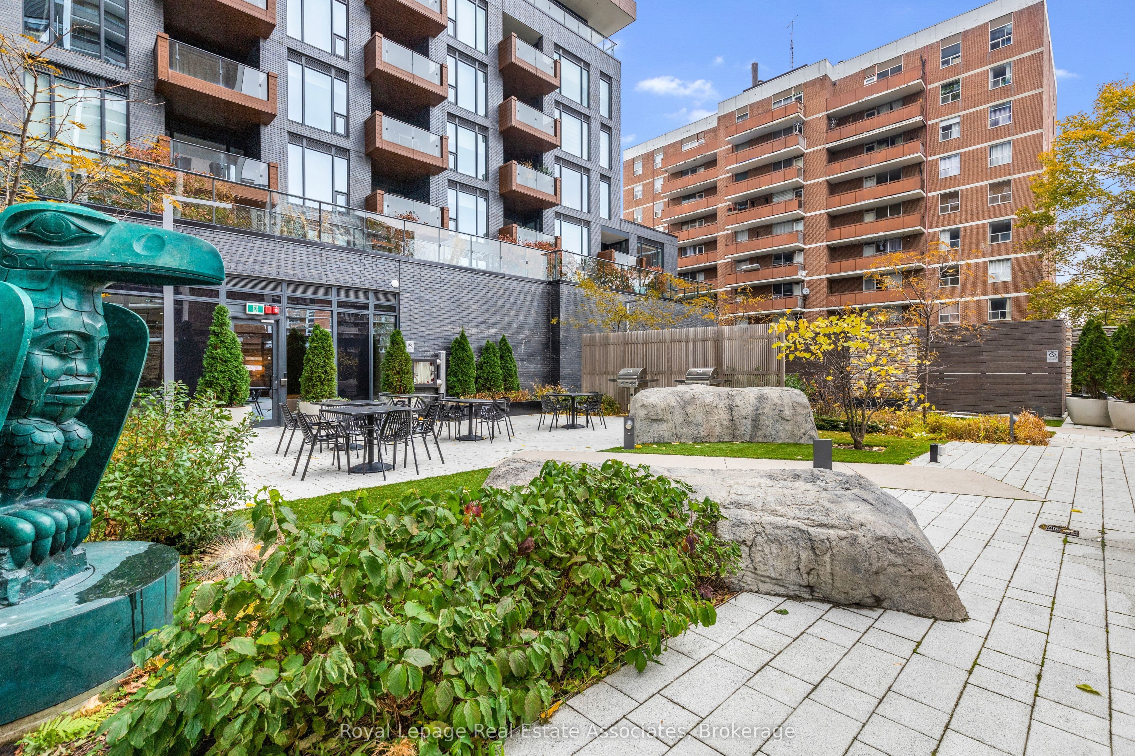 21 Park Street E 805, Mississauga, ON L5G 0C2
