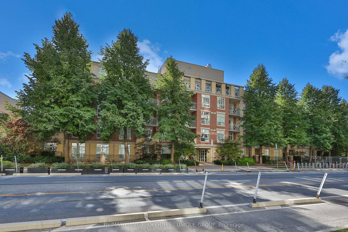 2511 Bloor Street W 202, Toronto, ON M6S 5A6
