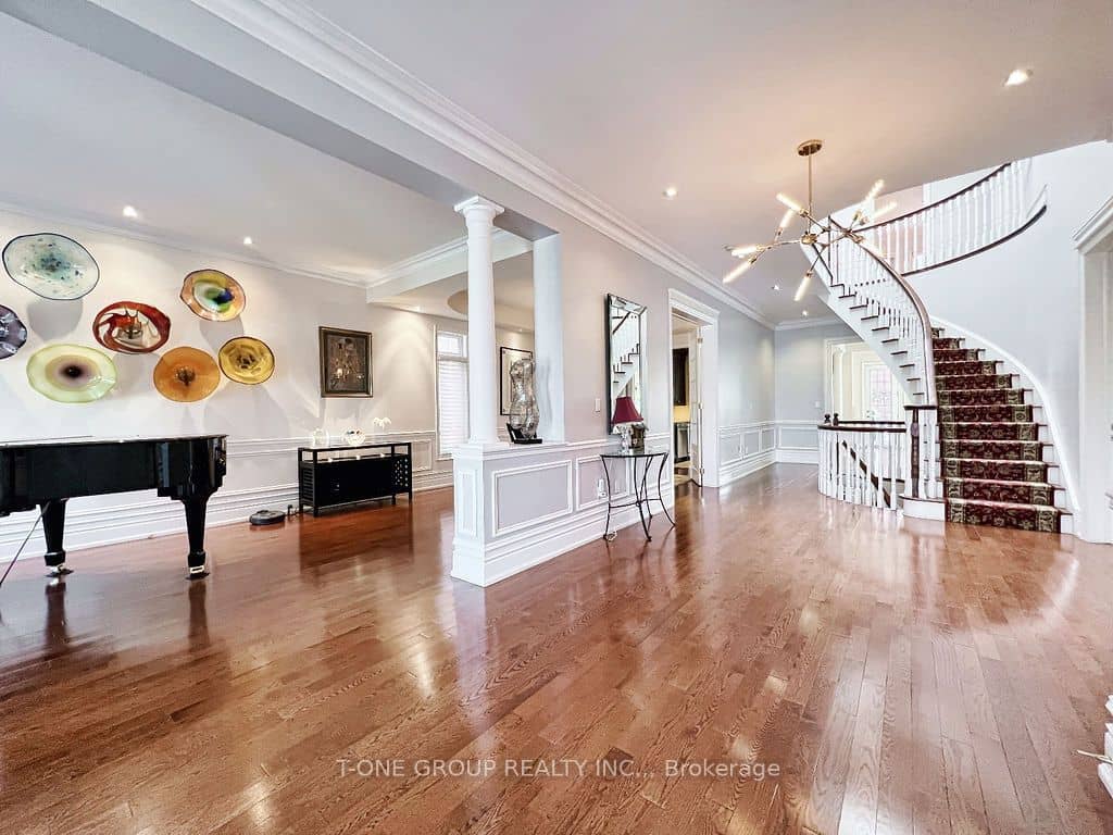 253 Carlton Road, Markham, ON L3R 2A3
