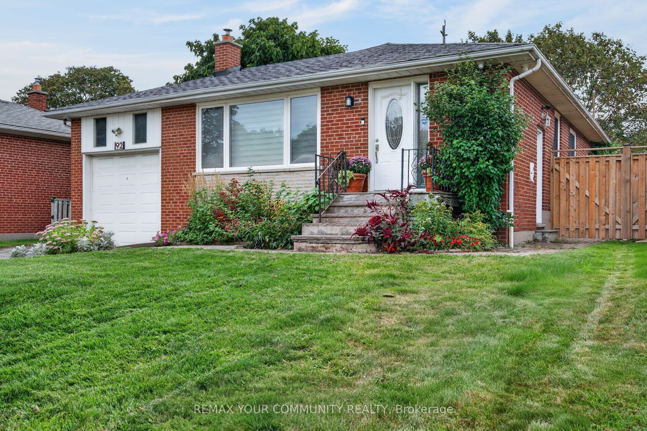 92 Beaver Bend Crescent, Toronto, ON M9B 5R6