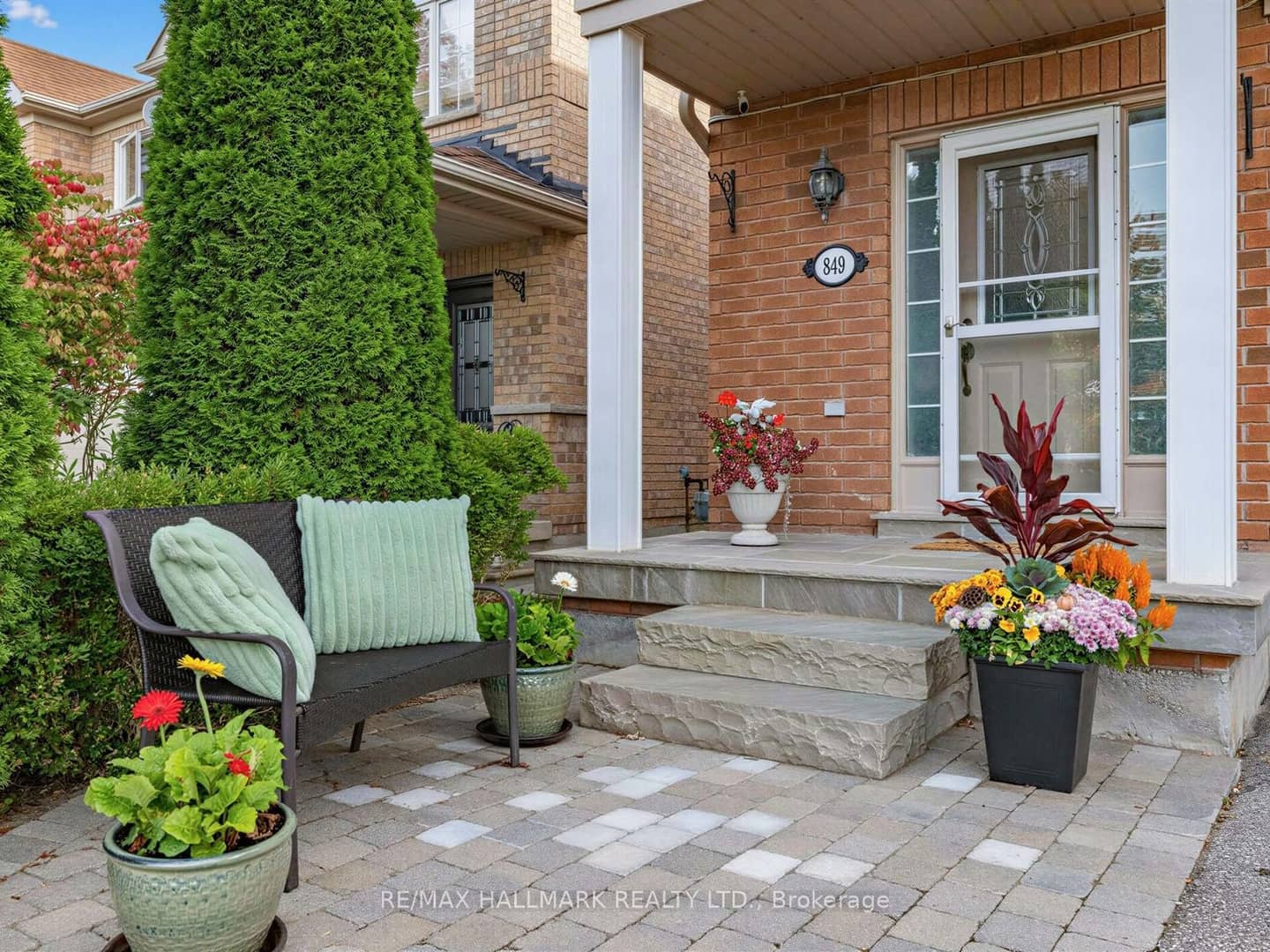 849 Joe Persechini Drive, Newmarket, ON L3X 2V1