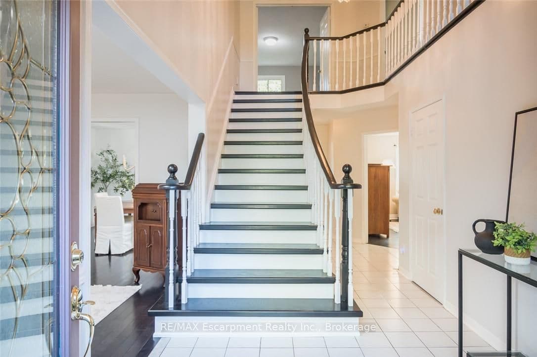 1348 Fieldcrest Lane, Oakville, ON L6M 2W8