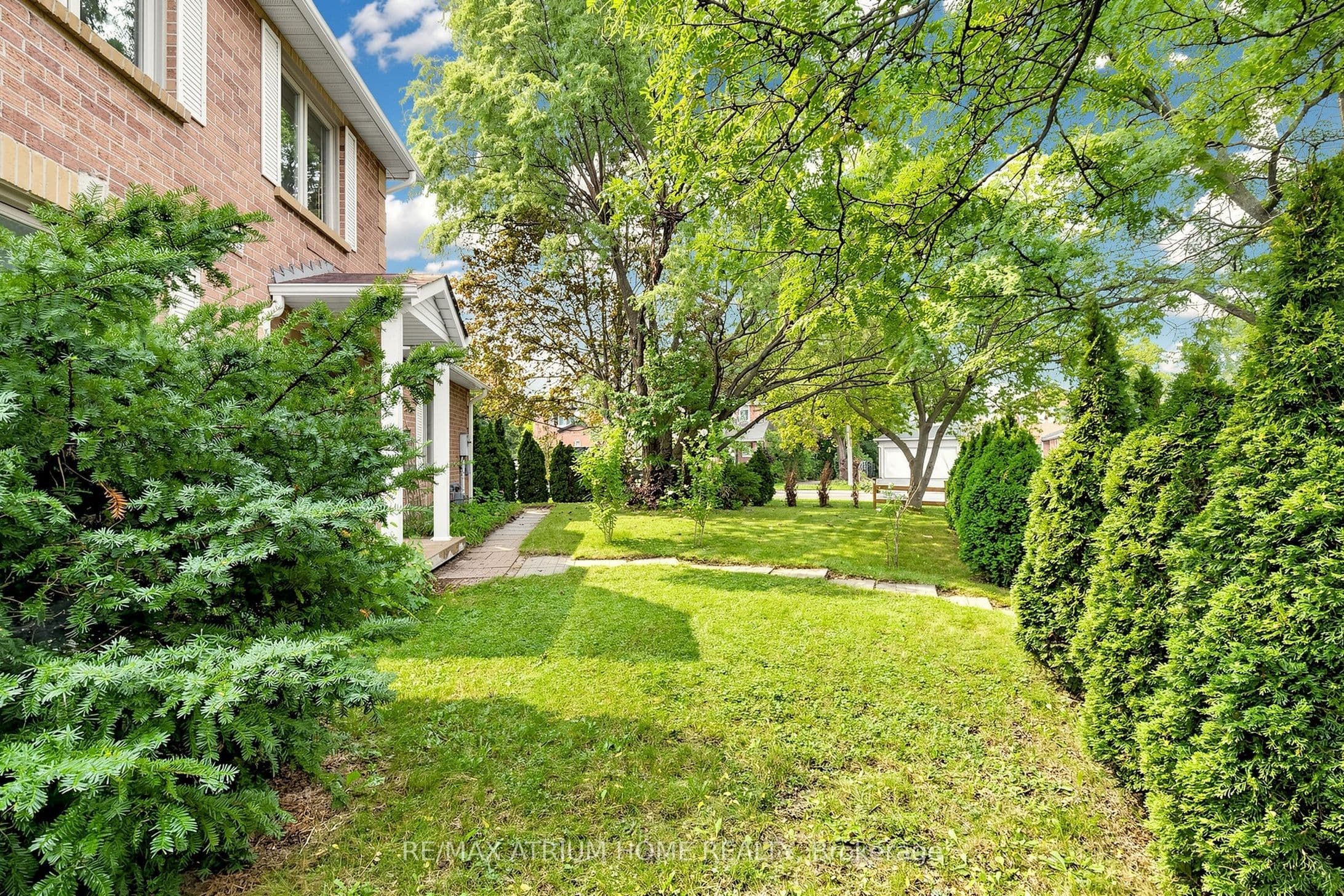 22 Bingham Street, Richmond Hill, ON L4C 9R1