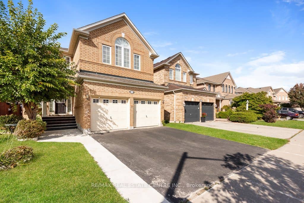 3696 Waterfall Crescent, Mississauga, ON L5N 8G8
