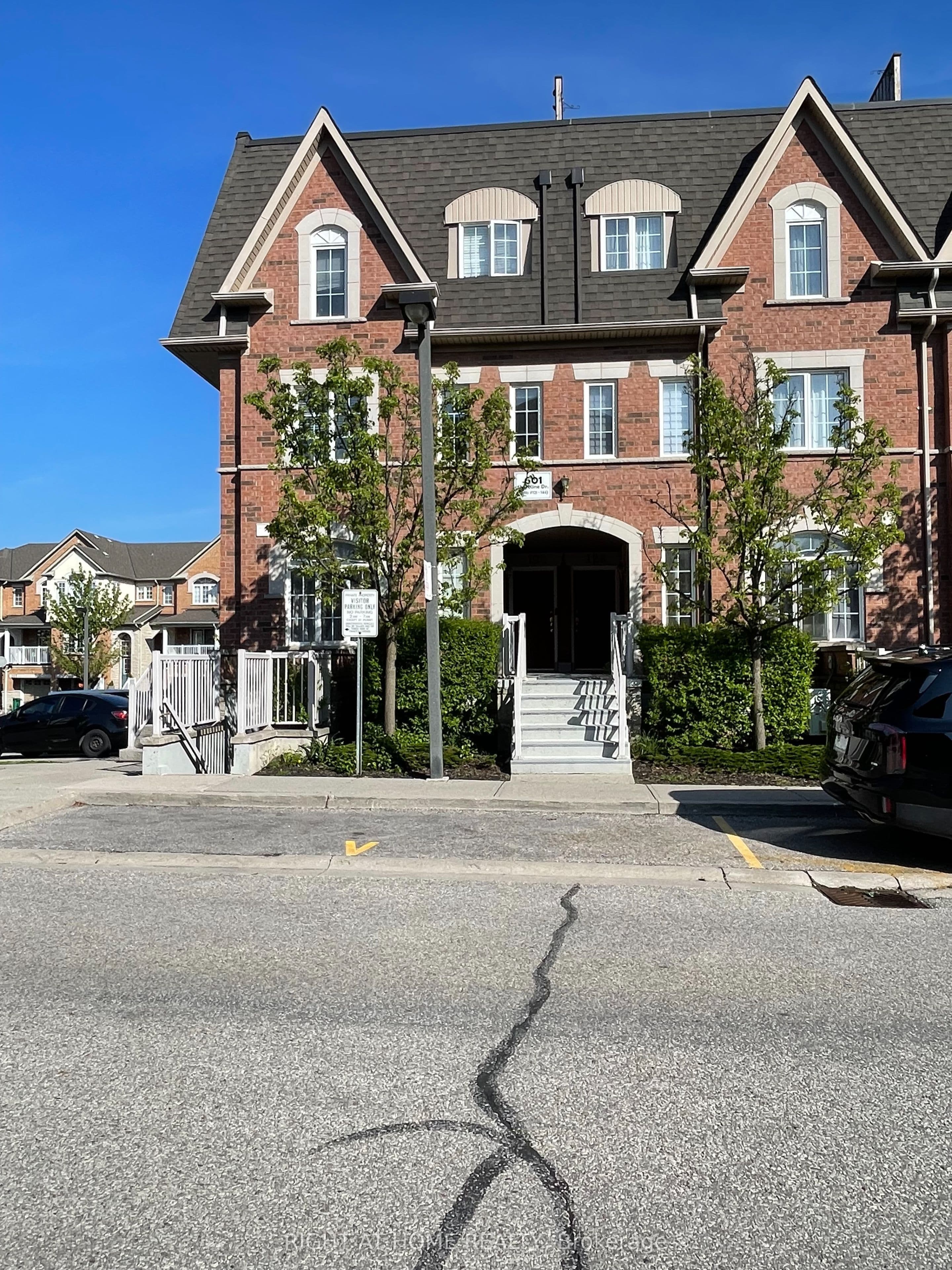 601 Shoreline Drive 122, Mississauga, ON L5B 4J9