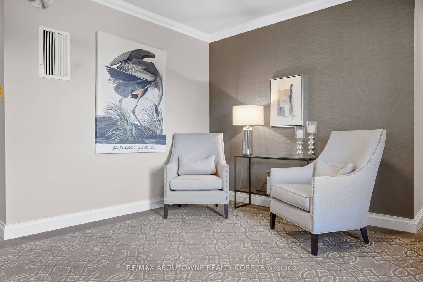 390 Upper Middle Road 301, Oakville, ON L6H 0A5