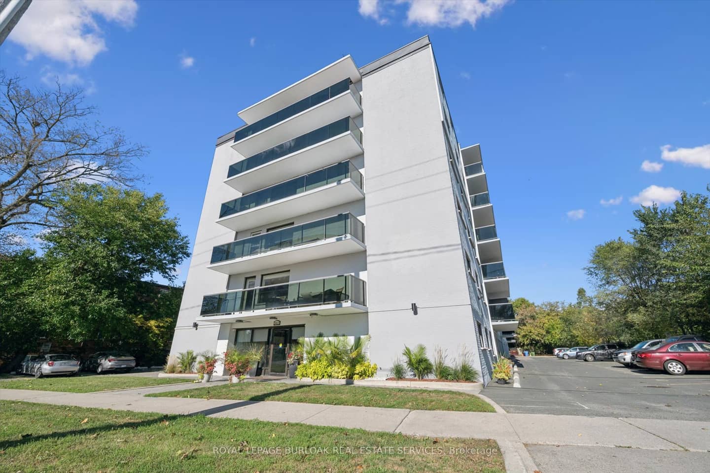 2411 New Street 405, Burlington, ON L7R 1K2