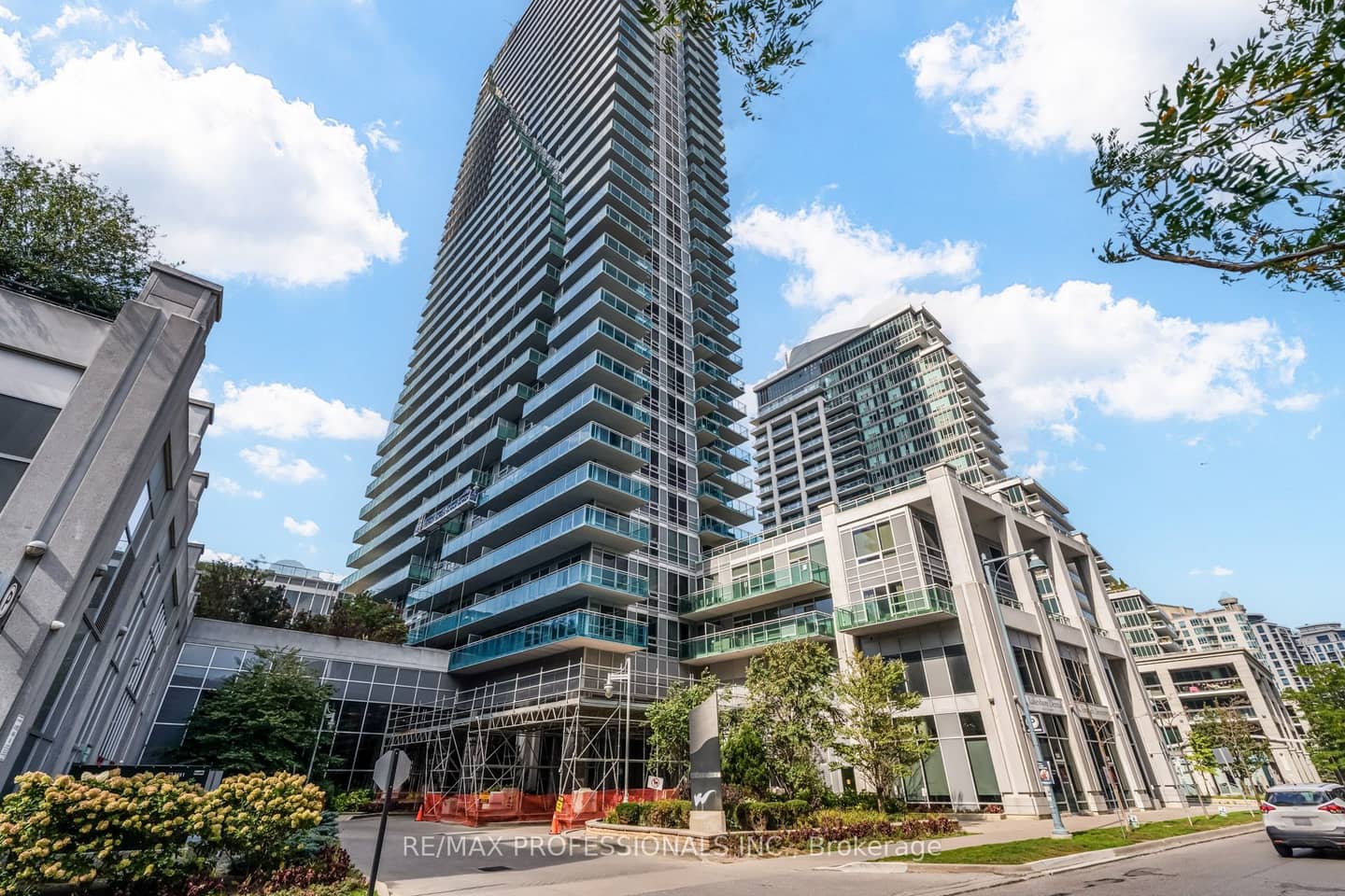 16 Brookers Lane 3701, Toronto, ON M8V 0A5