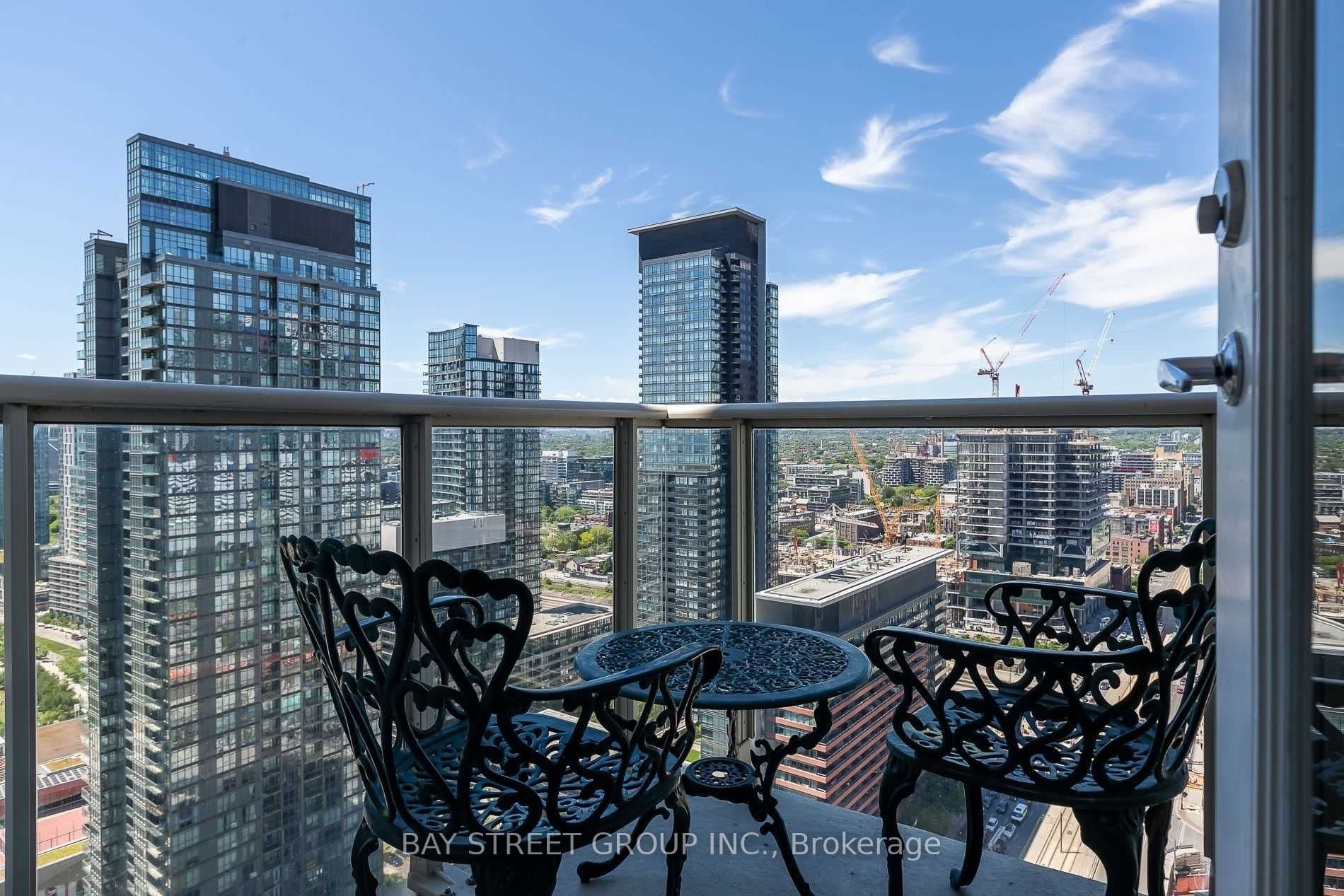 35 Mariner Terrace 3703, Toronto, ON M5V 3V9