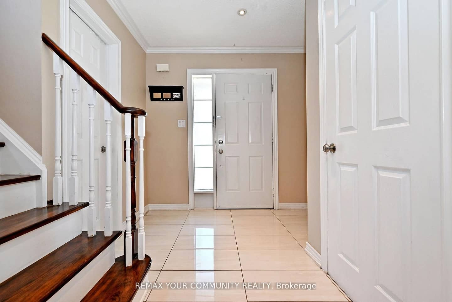73 Laurendale Avenue, Georgina, ON L4P 4G1