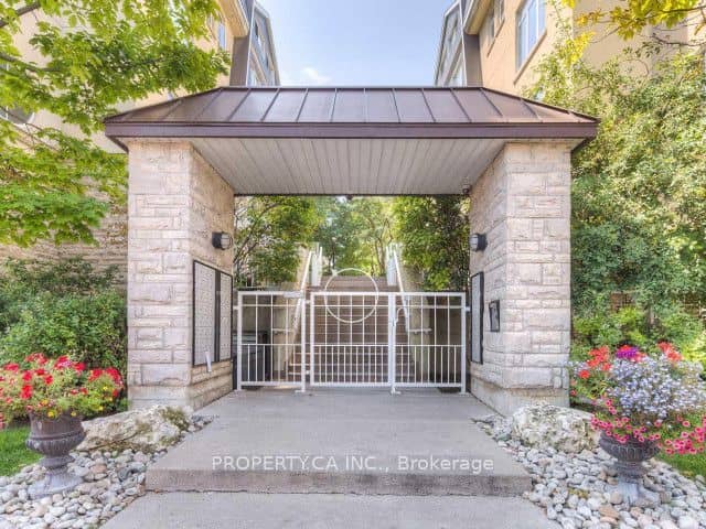 28 Stadium Road 178, Toronto, ON M5V 3P4