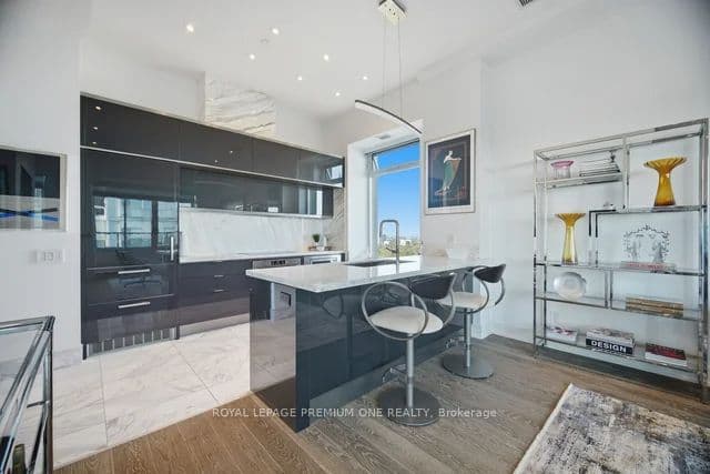 111 St Clair Avenue W 1903, Toronto, ON M4V 1N5