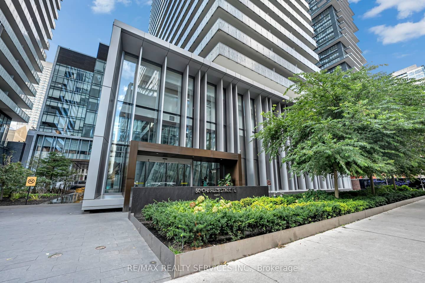 50 Charles Street E 711, Toronto, ON M4Y 0C3