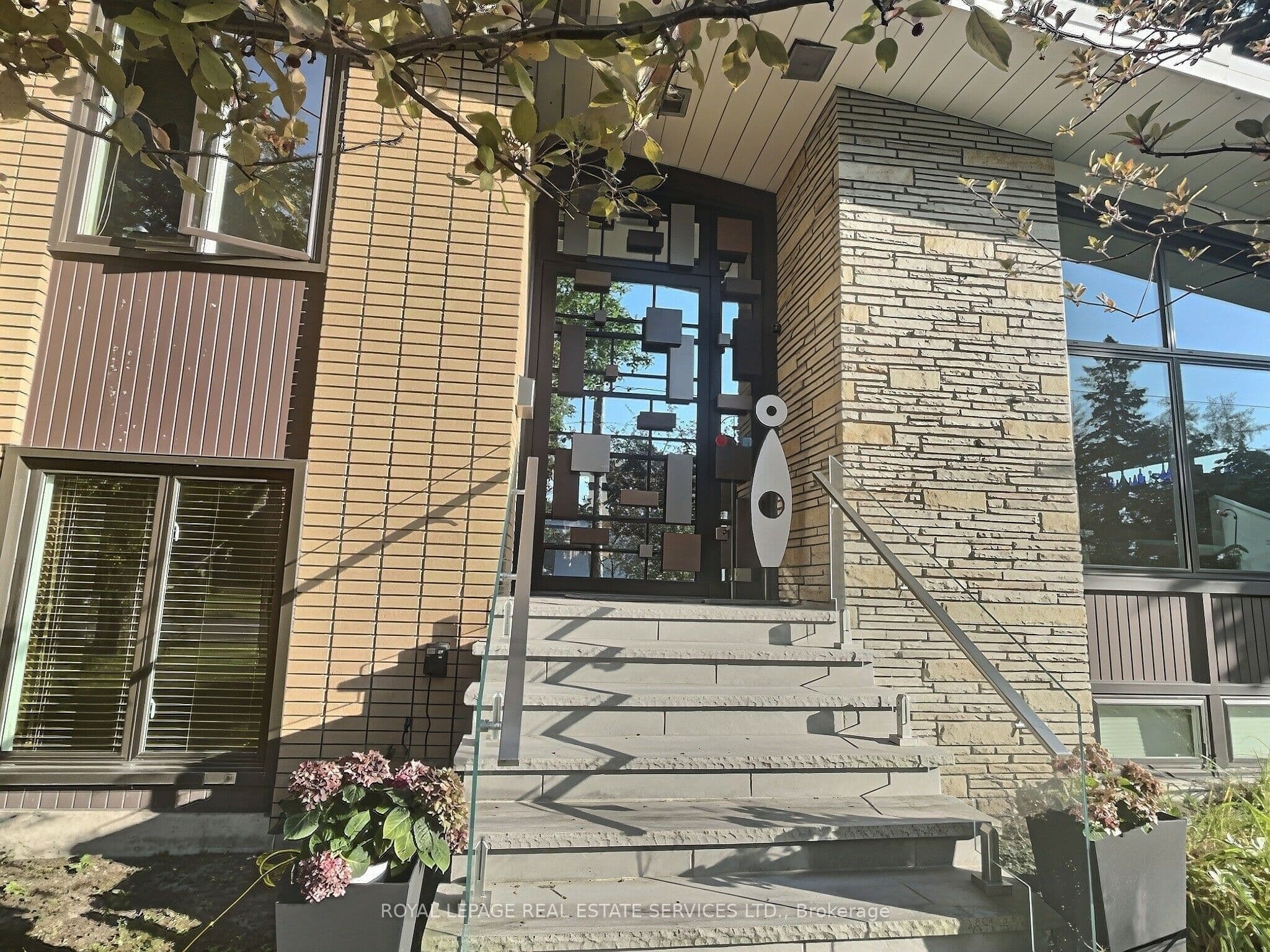 33 Blue Forest Drive, Toronto, ON M3H 4W4