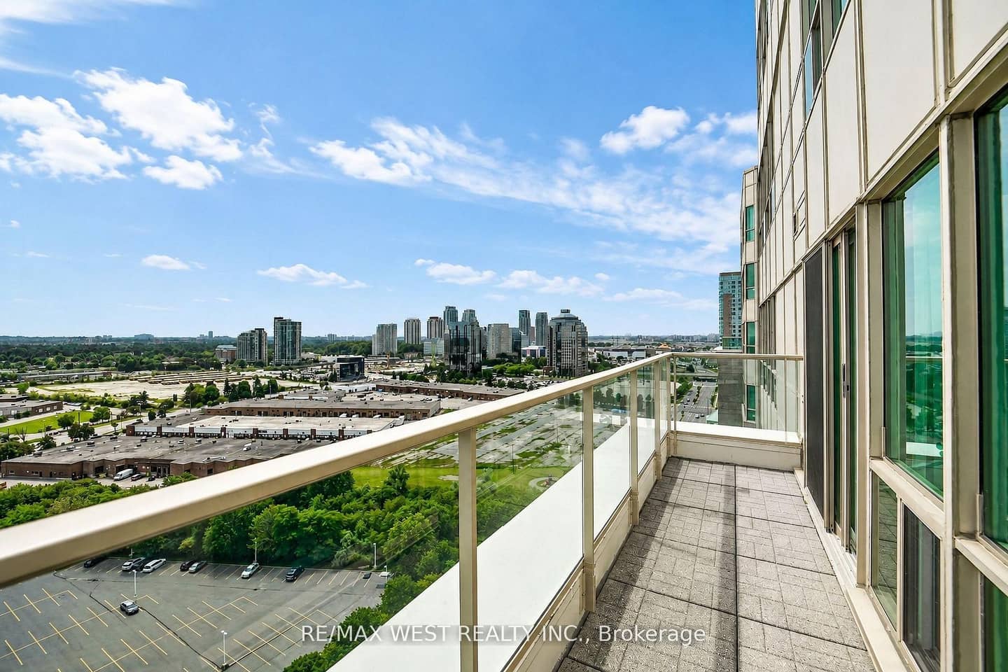8 Lee Centre Drive PH103, Toronto, ON M1H 3H8