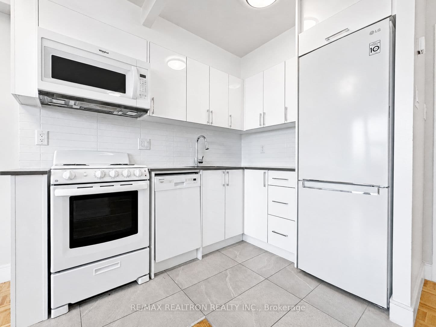 1500 Bathurst Street 907, Toronto, ON M5P 3L3