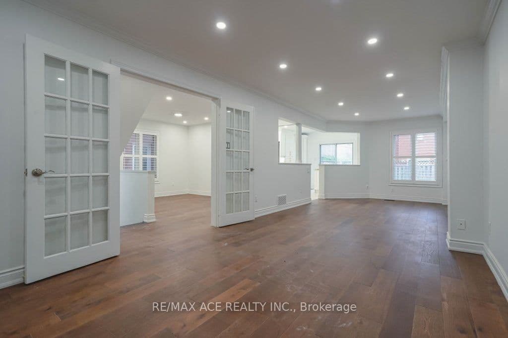 168 Roxbury Street Main, Markham, ON L3S 3T4