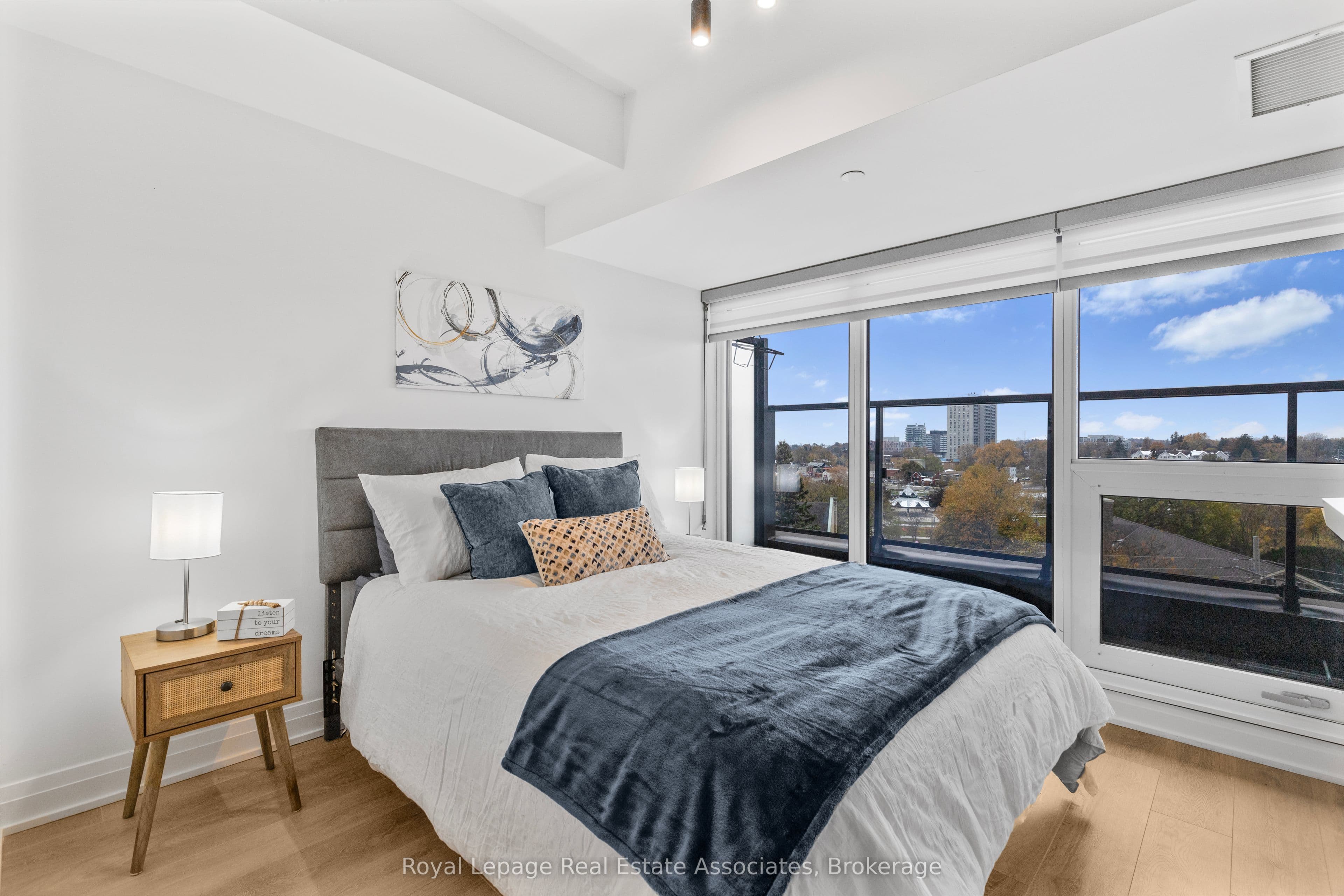 21 Park Street E 805, Mississauga, ON L5G 0C2