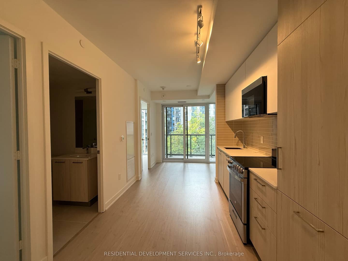 65 Mutual Street 405, Toronto, ON M5B 0E5