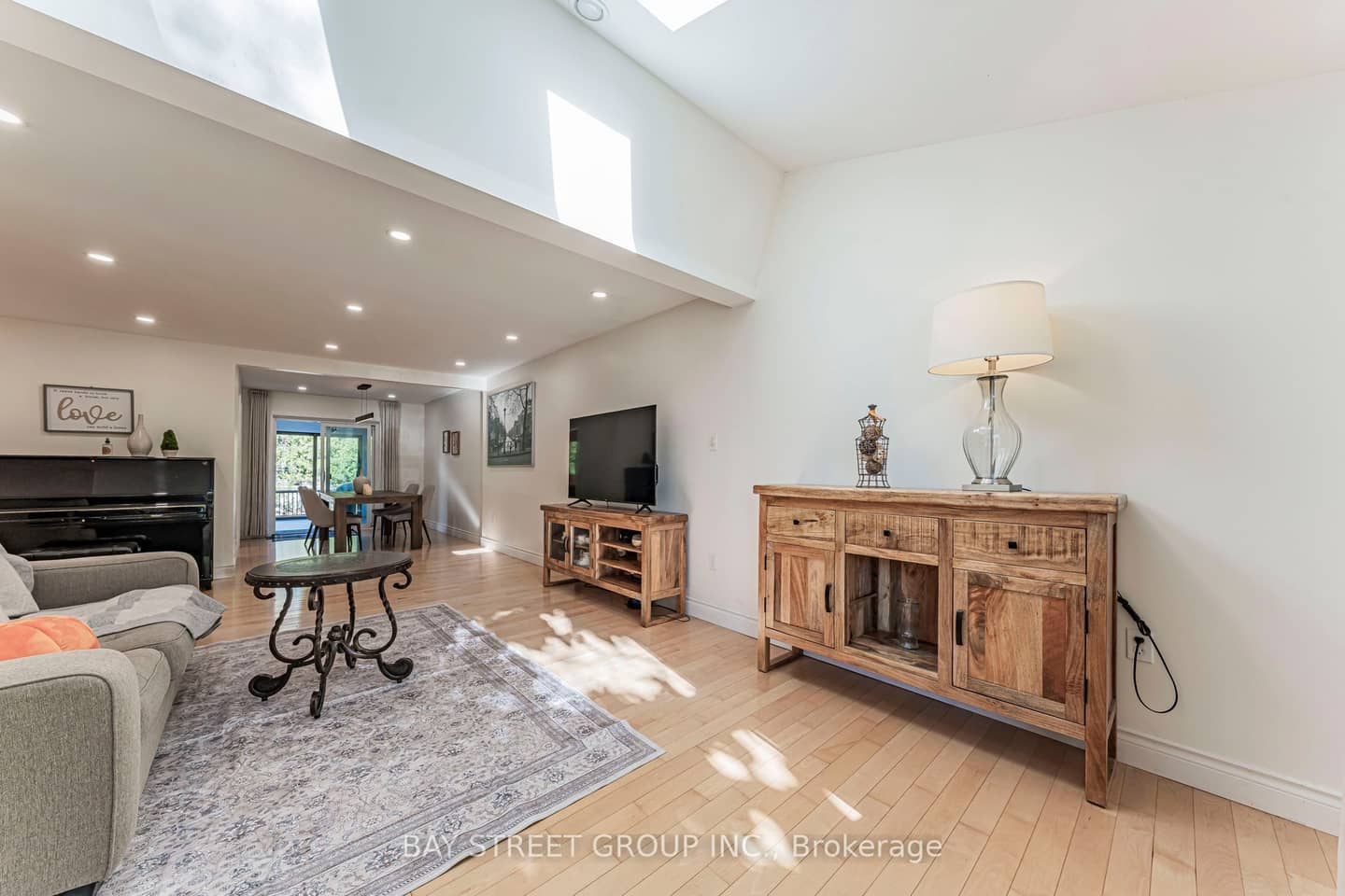 1111 Kent Avenue, Oakville, ON L6H 1Z9