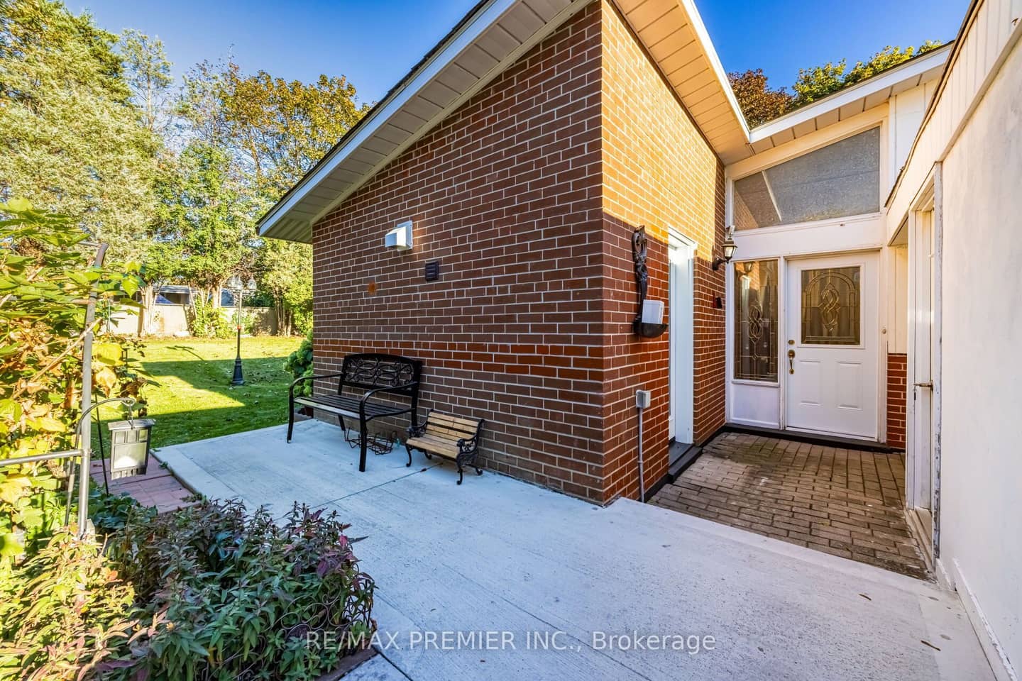 9 Adeline Court, Toronto, ON M9V 3M9