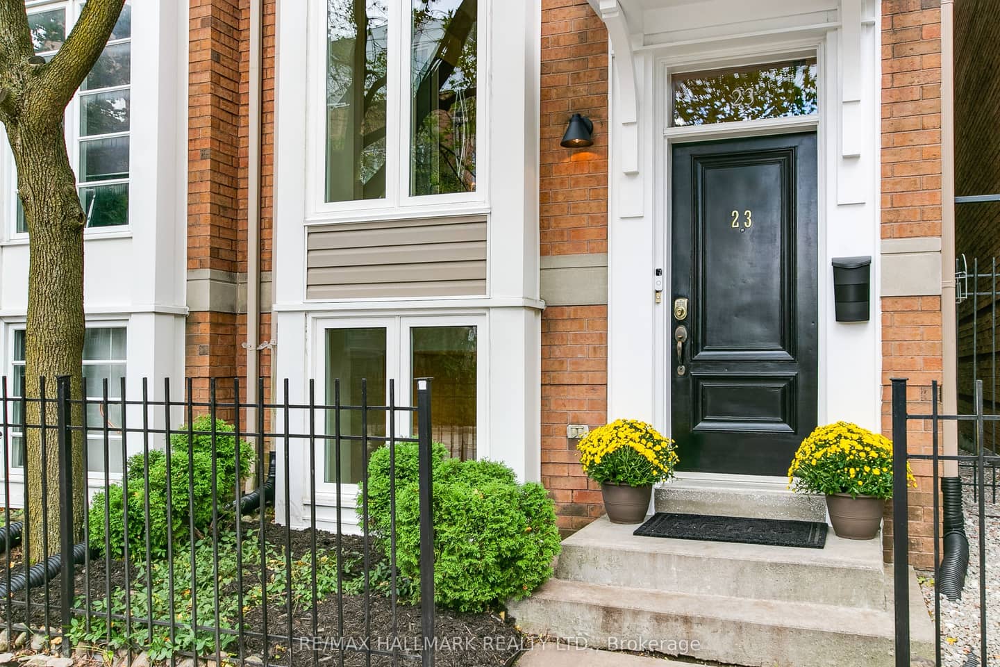 23 Macphail Avenue, Toronto, ON M4K 4A1