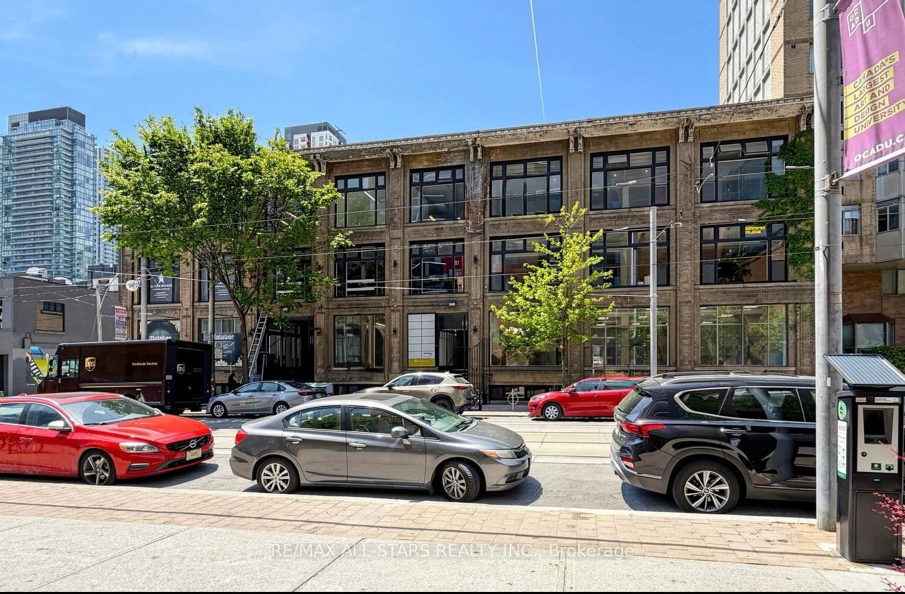 14 Mccaul Street 303, Toronto, ON M5T 1V6