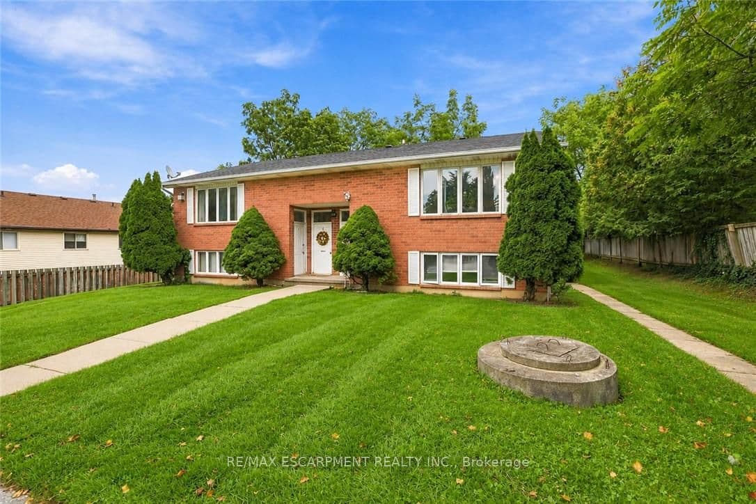 26 Renfrew Street E, Haldimand, ON N3W 1E8