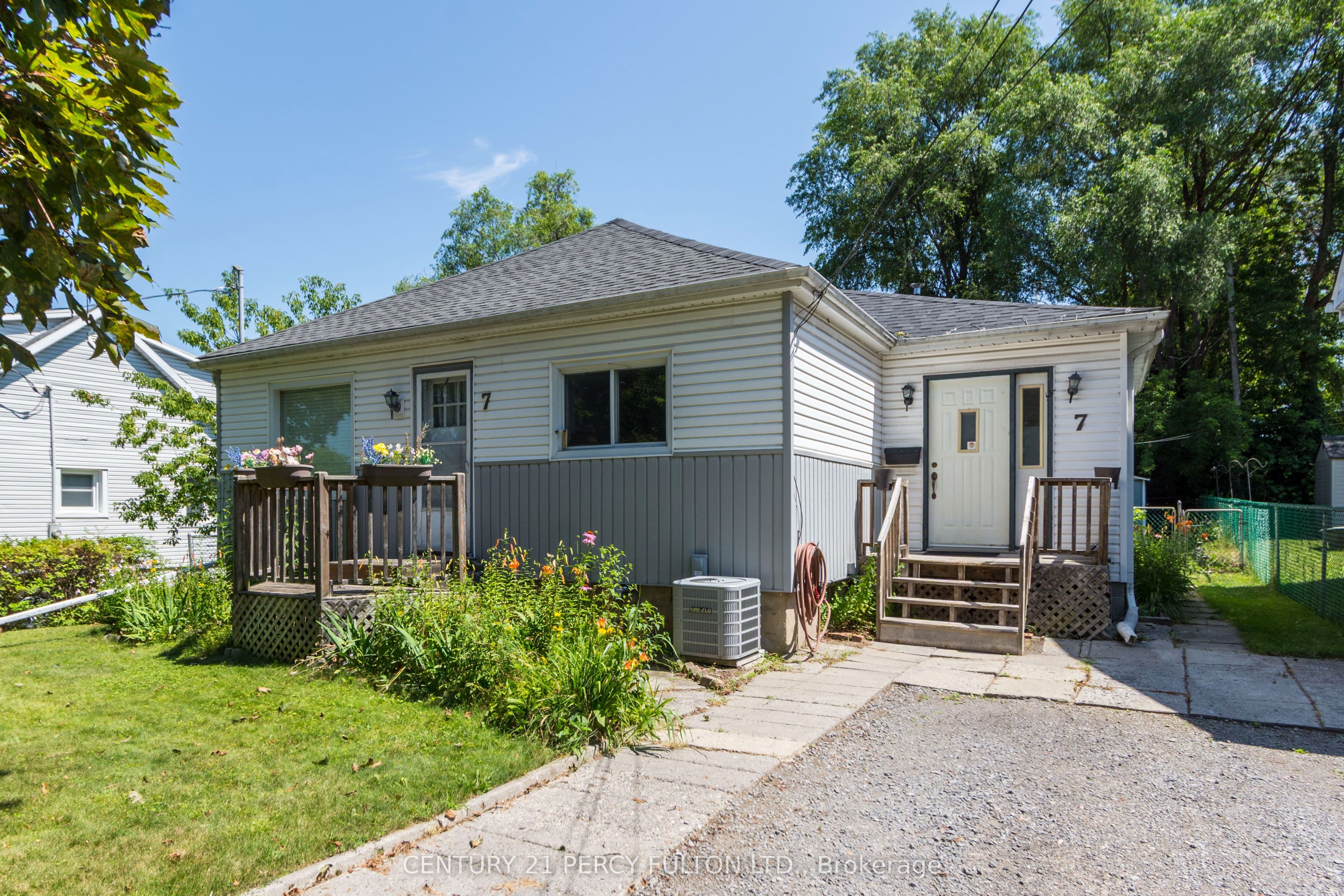 7 Valleyview Crescent, Belleville, ON K8P 3E9