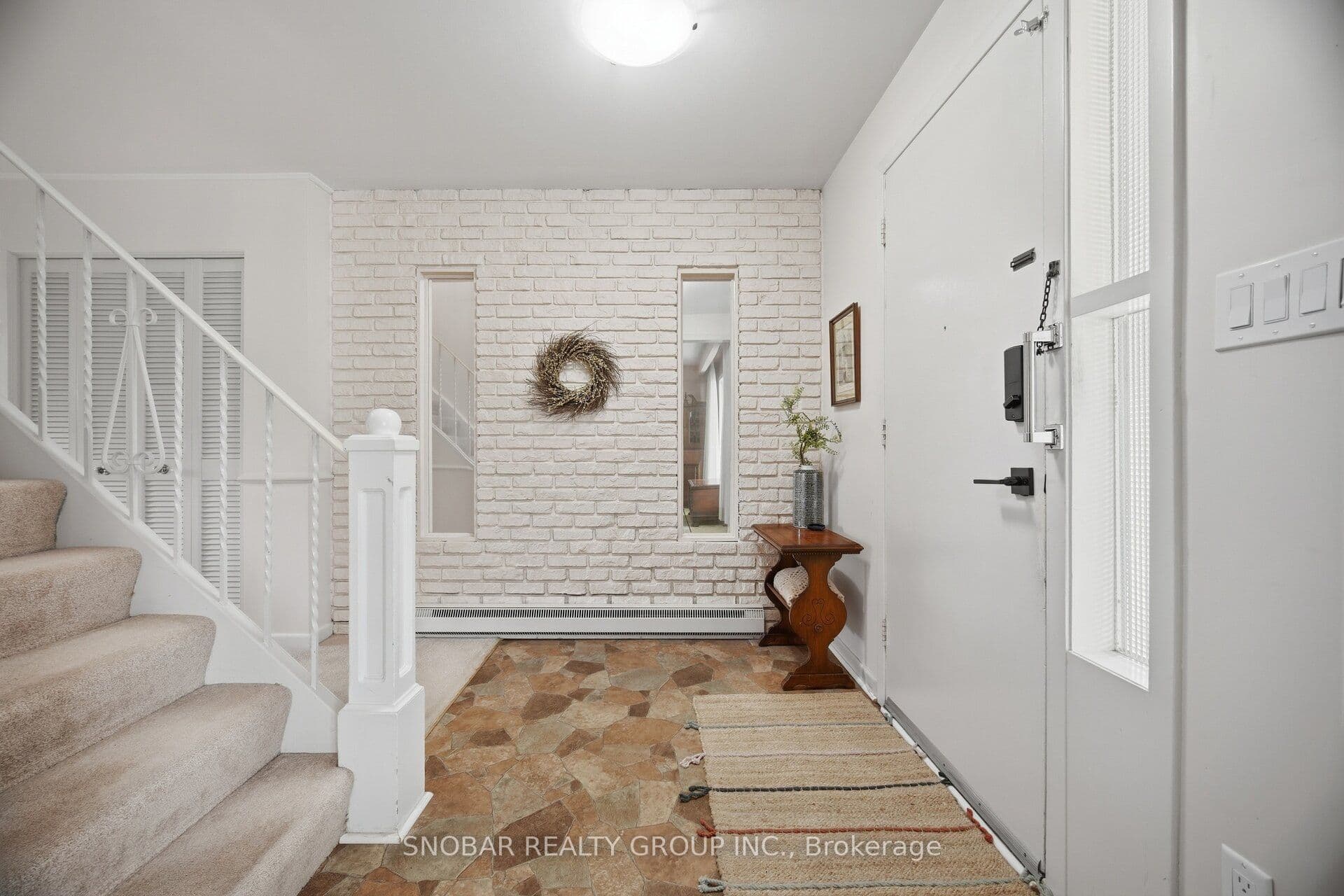 3206 Valmarie Avenue, Mississauga, ON L5C 2A5