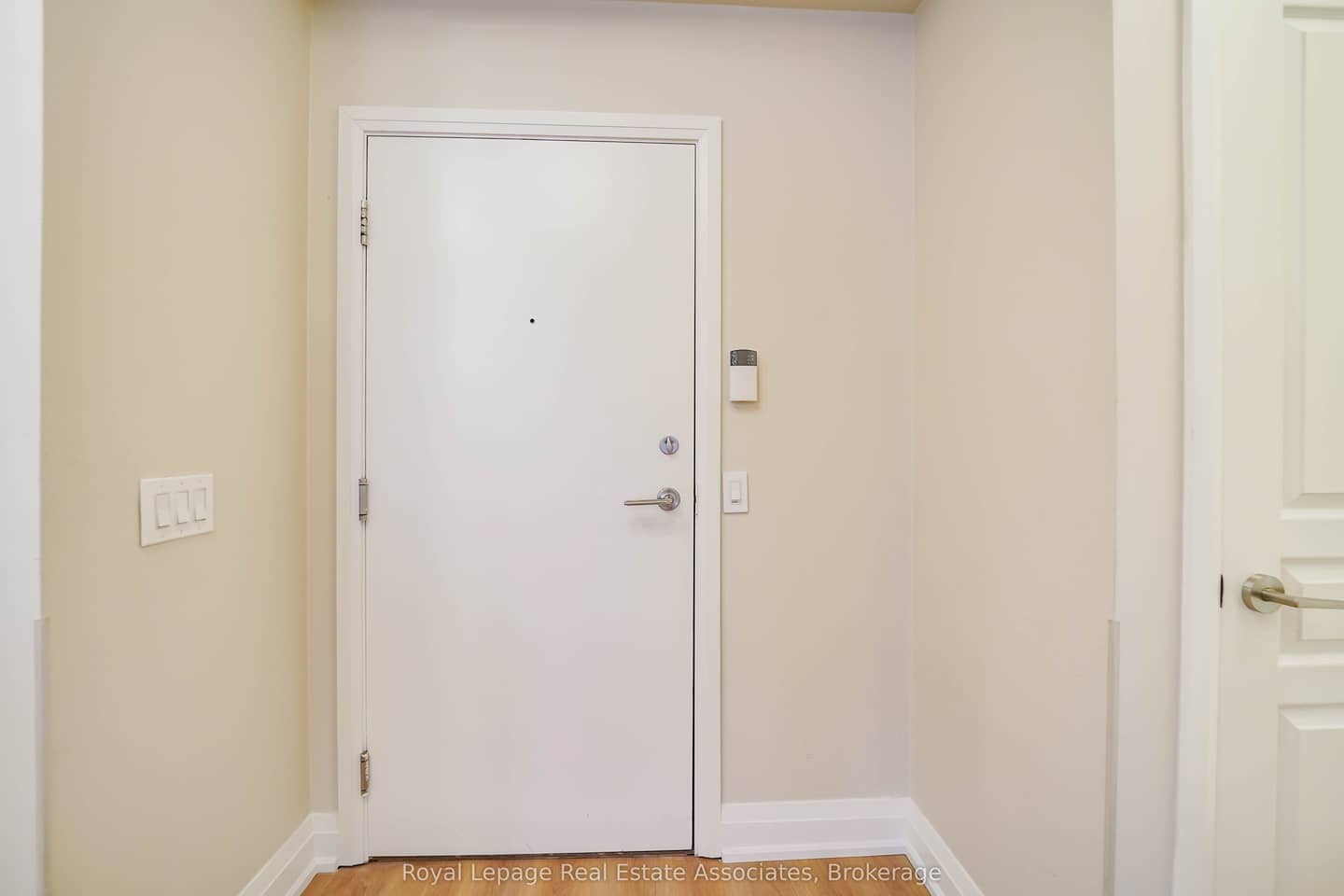 1 Hurontario Street 308, Mississauga, ON L5G 0A3